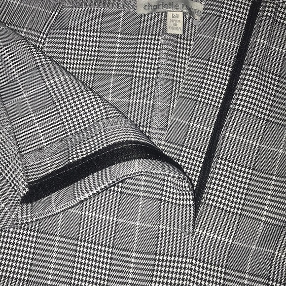 mini skirt - Picture 2 of 2